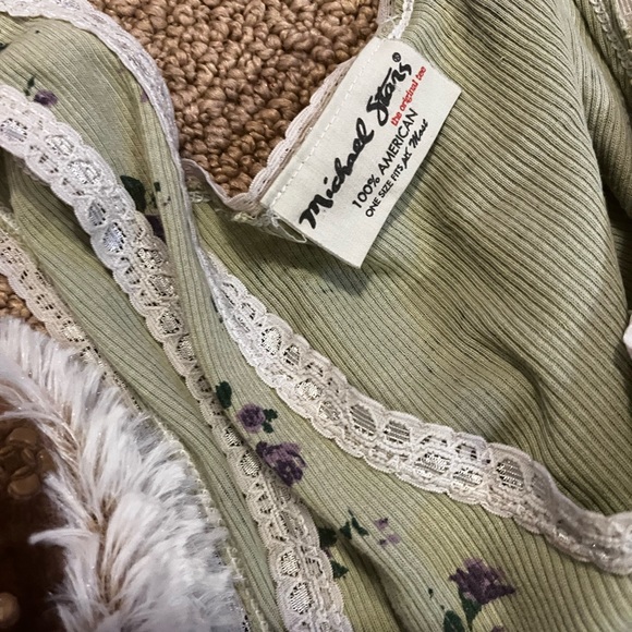 green floral cropped top with delicate lace border 🌿🌿 - Picture 5 of 5